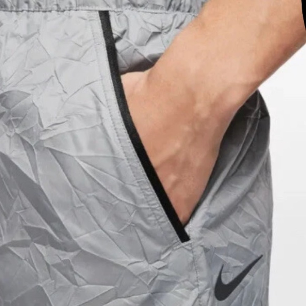 Nike Sportswear Tech Pack 9” Nylon Gray Crinkle Shorts CJ5188-073 XL - Picture 3 of 8